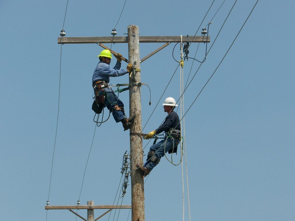 lineman-1024x769 lineman-1024x769